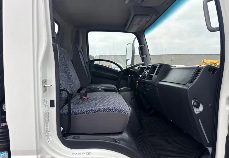 2022 Isuzu NRR photo 44