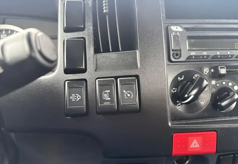 2022 Isuzu NRR photo 39