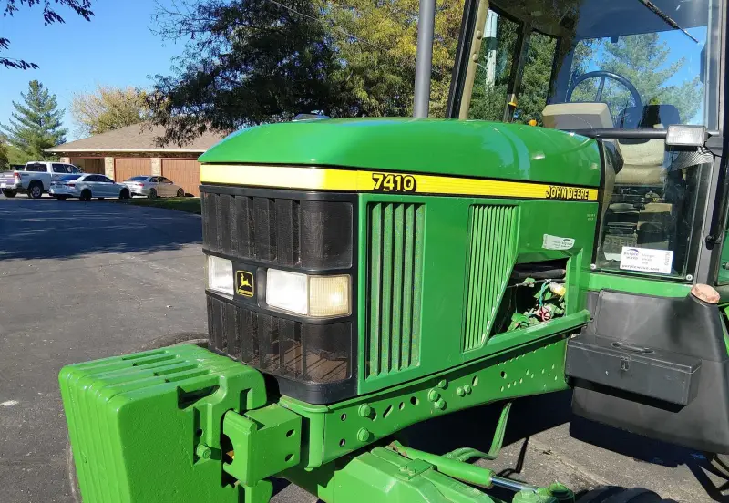 2002 John Deere 7410 photo 10