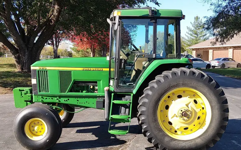 2002 John Deere 7410 photo 8
