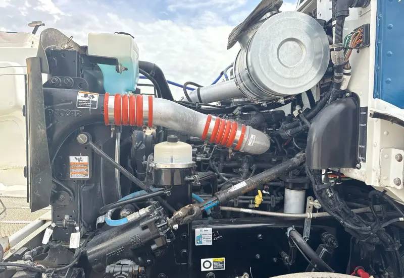 2010 Peterbilt 335 photo 66