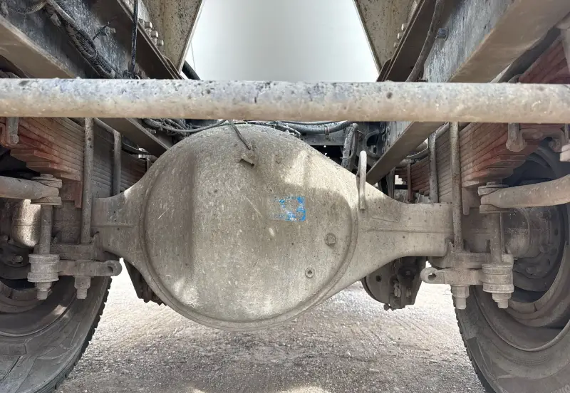 2010 Peterbilt 335 photo 37