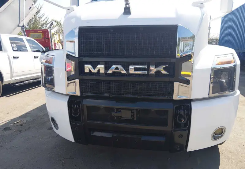 2020 Mack Anthem photo 14