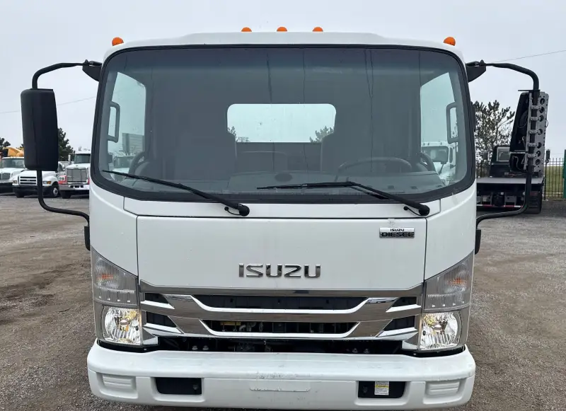 2022 Isuzu NRR photo 2