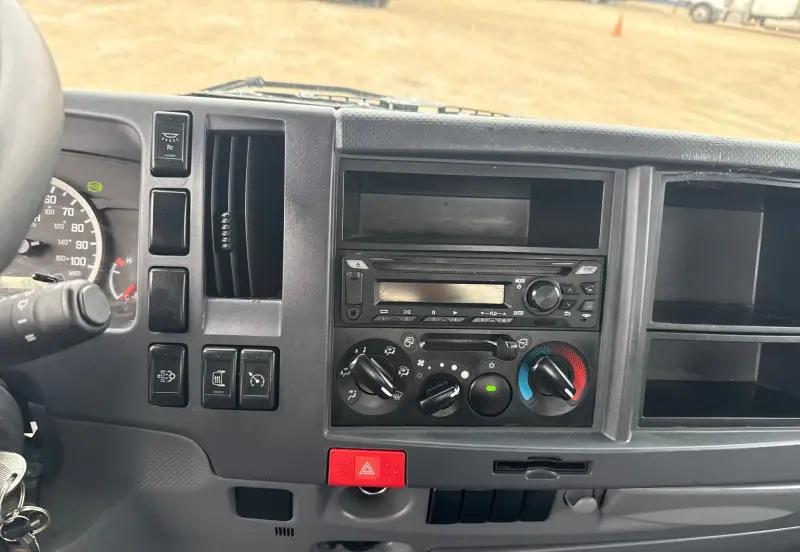 2022 Isuzu NRR photo 38