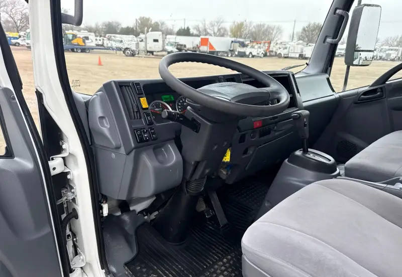2022 Isuzu NRR photo 31