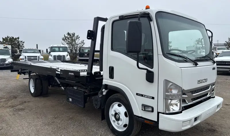 2022 Isuzu NRR photo 3