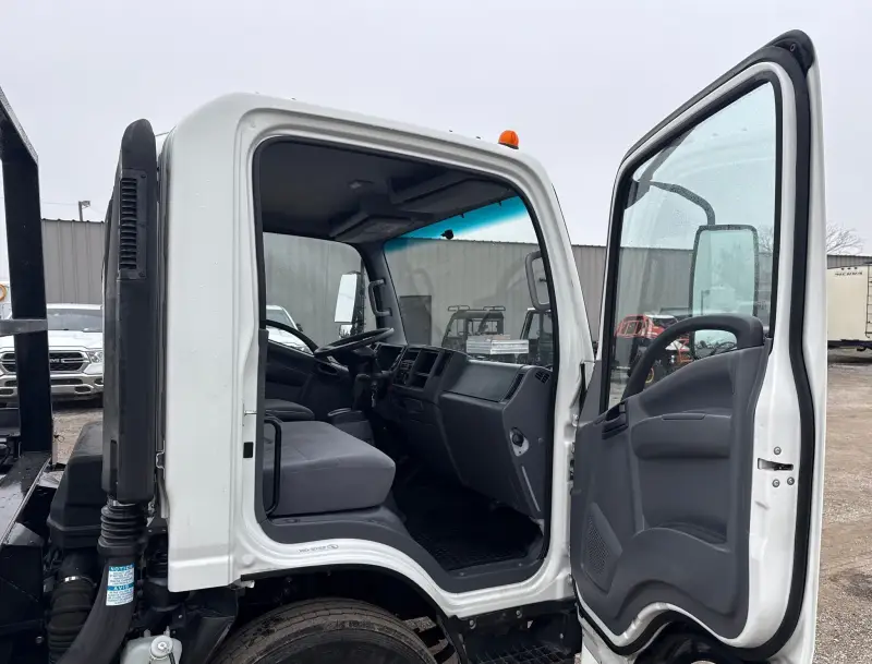 2022 Isuzu NRR photo 42