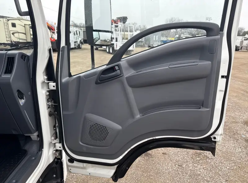 2022 Isuzu NRR photo 43