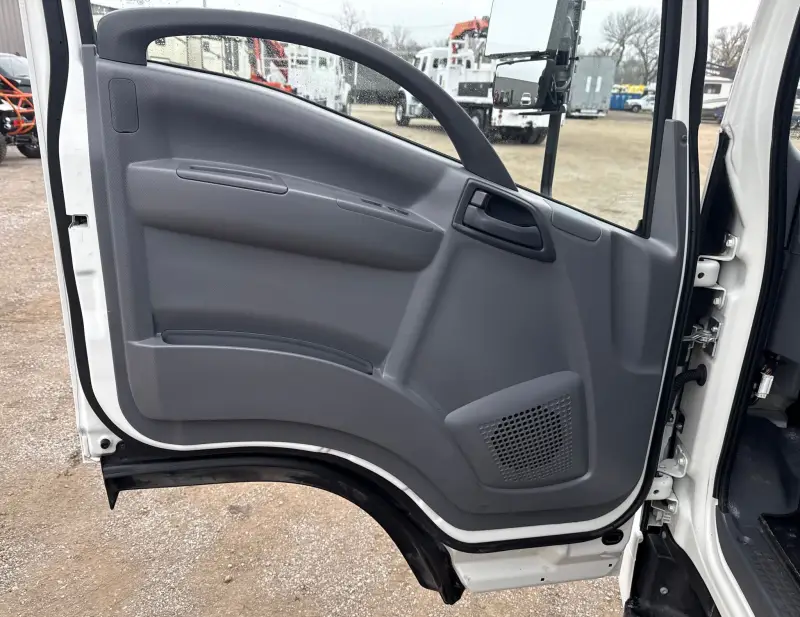 2022 Isuzu NRR photo 26