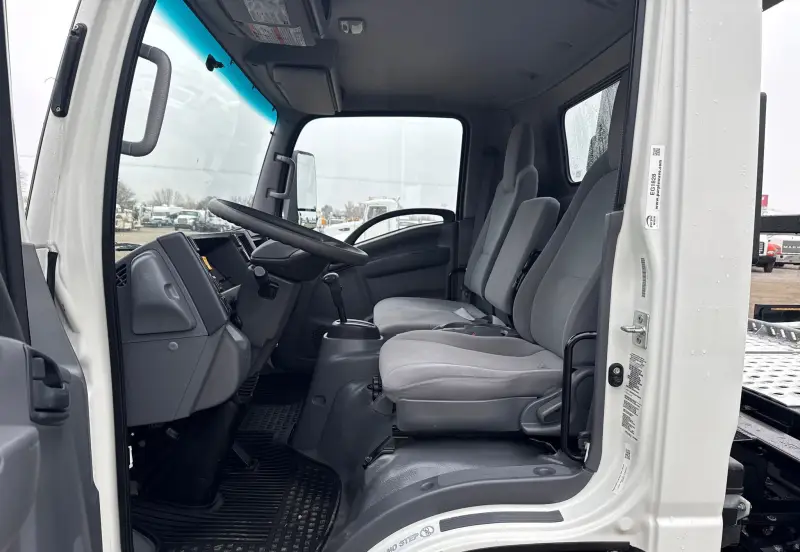 2022 Isuzu NRR photo 28
