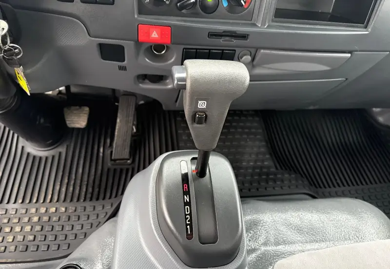2022 Isuzu NRR photo 39