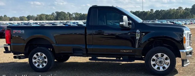 2023 Ford F350 Super Duty photo 4