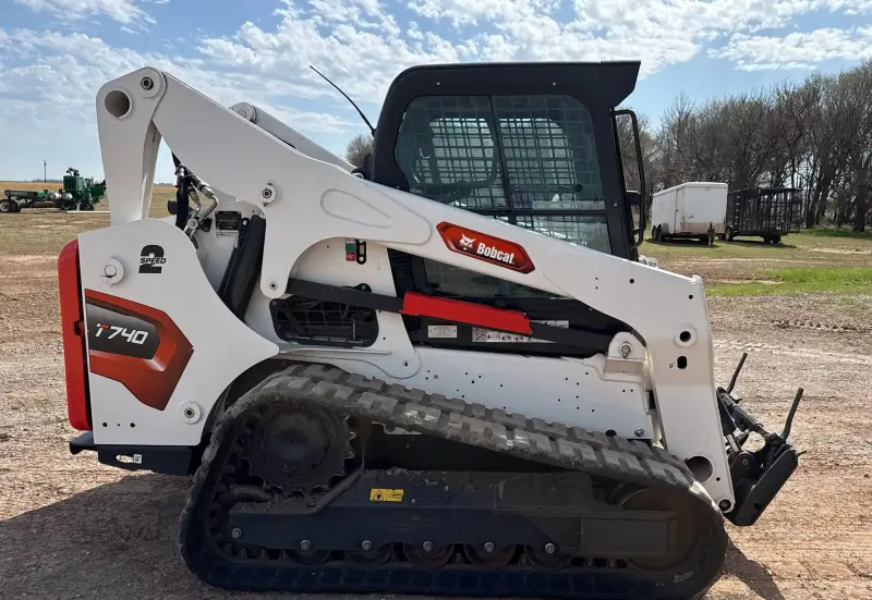 2024 Bobcat T740 photo 4