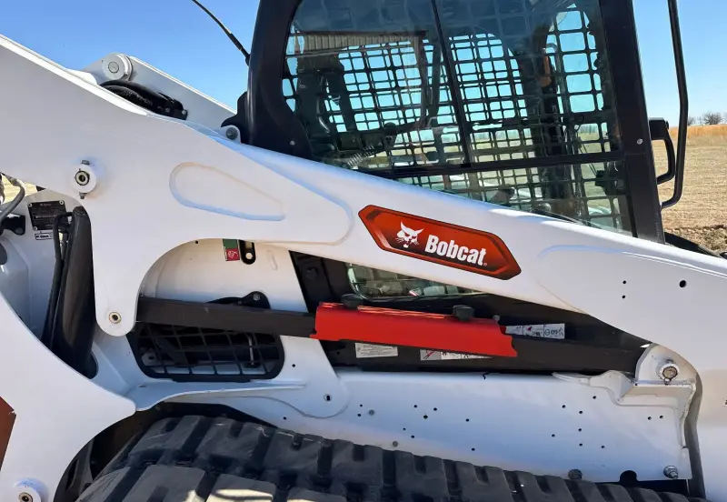 2024 Bobcat T740 photo 15