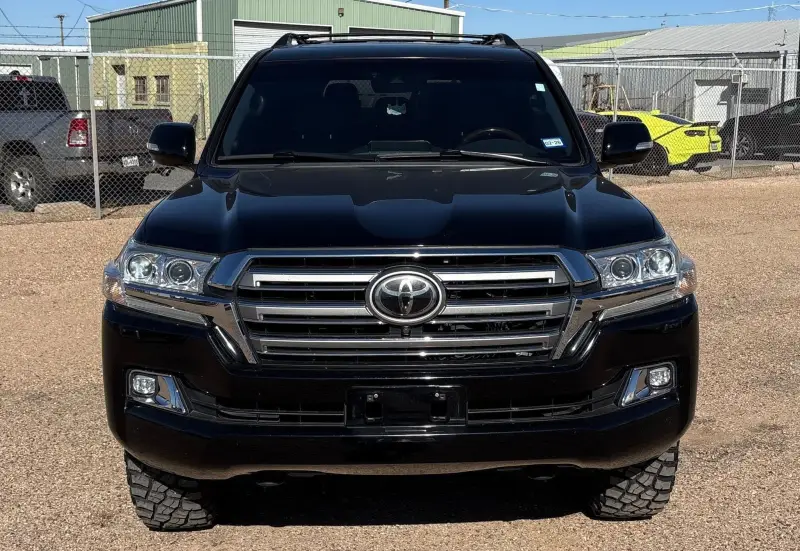2016 Toyota Land Cruiser photo 2
