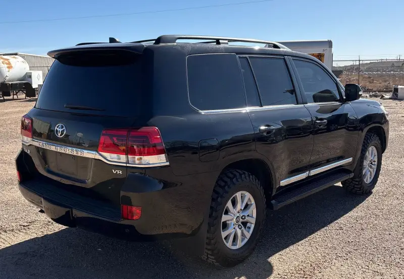 2016 Toyota Land Cruiser photo 5