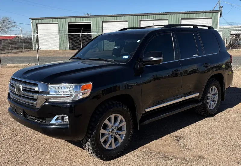 2016 Toyota Land Cruiser photo 1