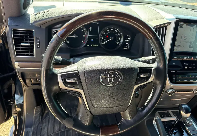 2016 Toyota Land Cruiser photo 42