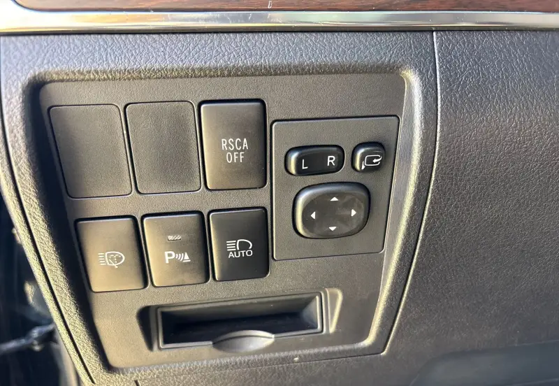 2016 Toyota Land Cruiser photo 47