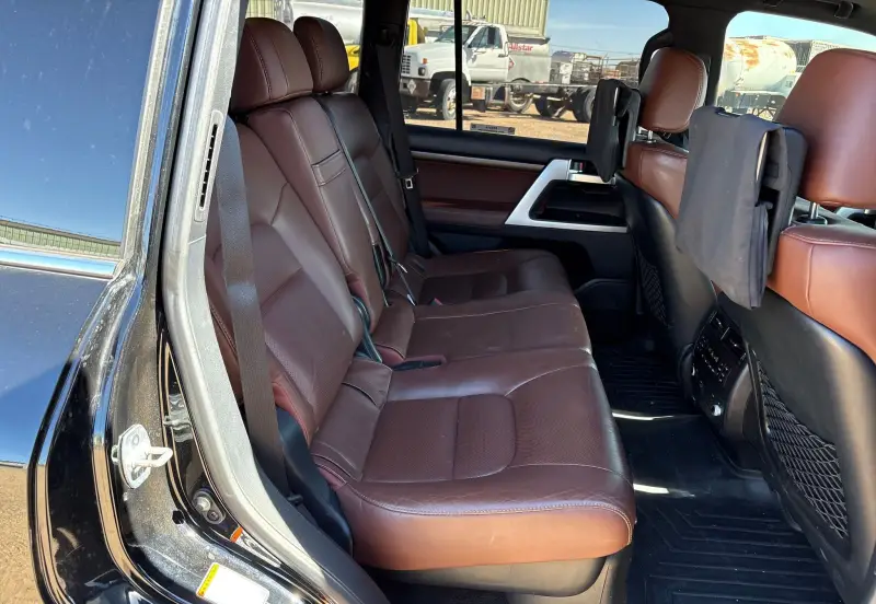 2016 Toyota Land Cruiser photo 80
