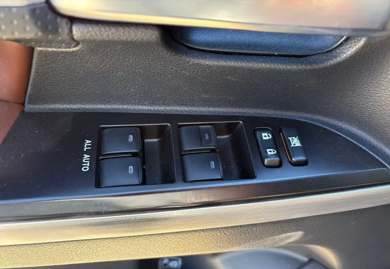 2016 Toyota Land Cruiser photo 35