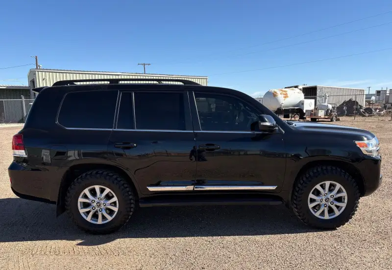 2016 Toyota Land Cruiser photo 4