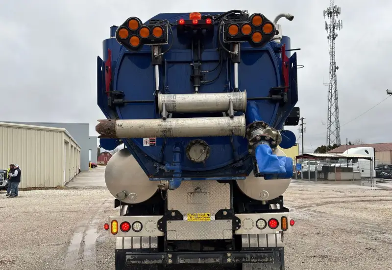 2014 Mack GU713 photo 6