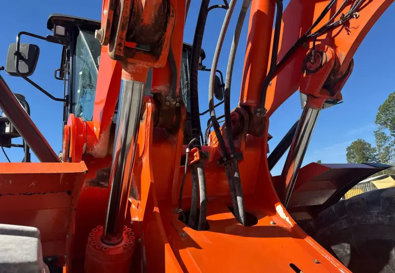 2020 Hitachi ZW370-6 photo 28