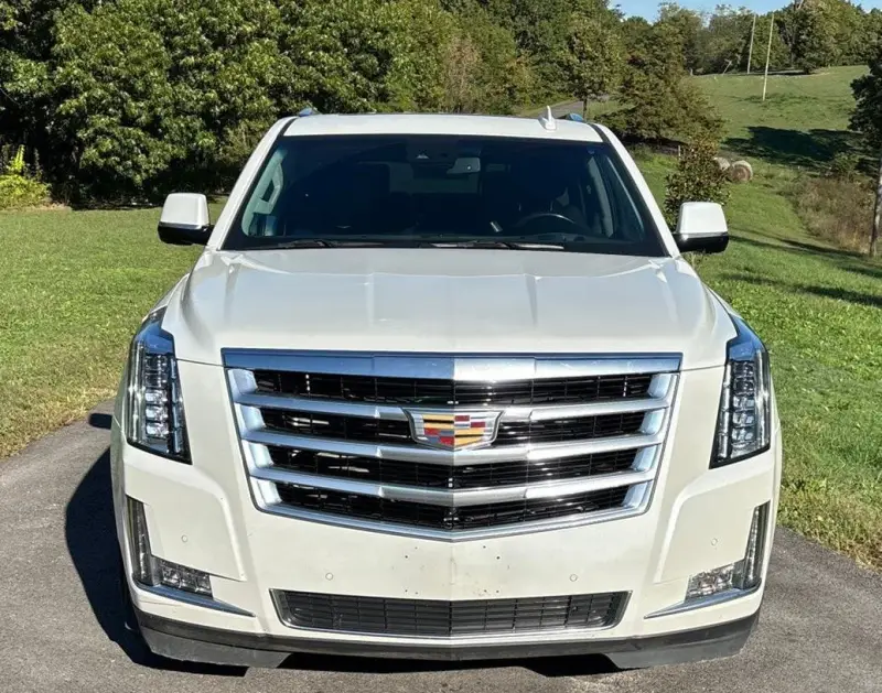 2016 Cadillac Escalade photo 2