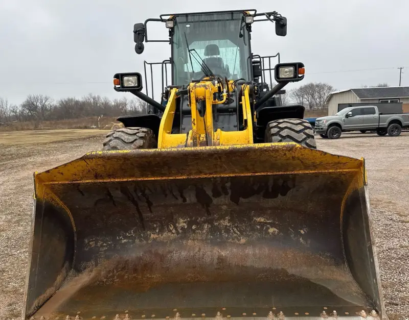 2022 Komatsu WA380-8 photo 2
