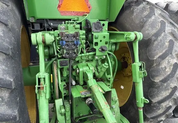 2012 John Deere 7230R photo 9