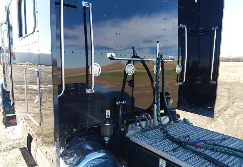 2022 Peterbilt 389 photo 14