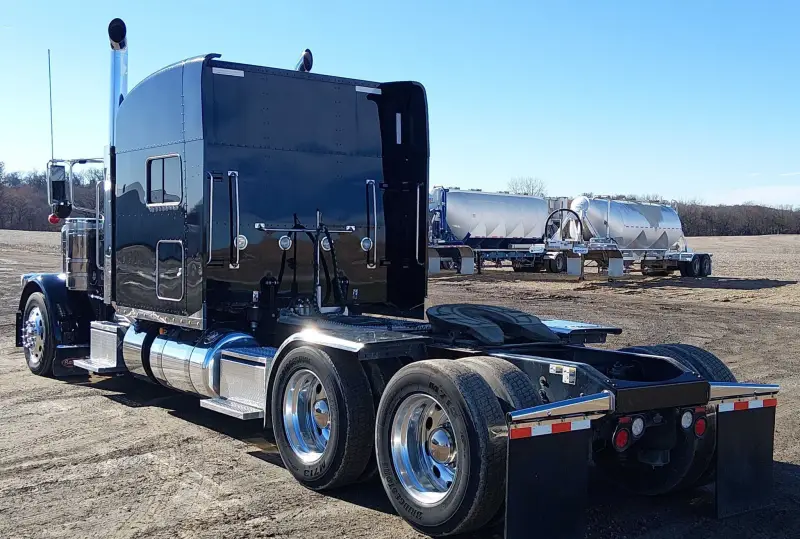 2022 Peterbilt 389 photo 7