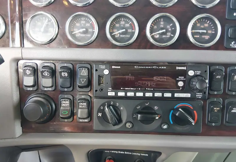 2022 Peterbilt 389 photo 67