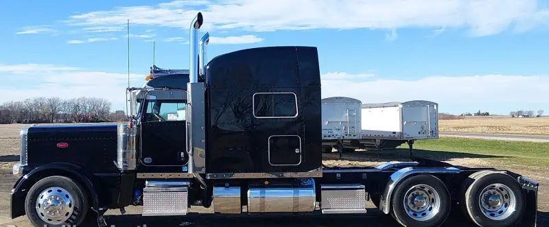 2022 Peterbilt 389 photo 8