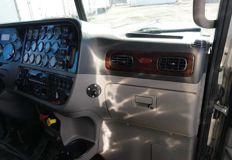 2022 Peterbilt 389 photo 81