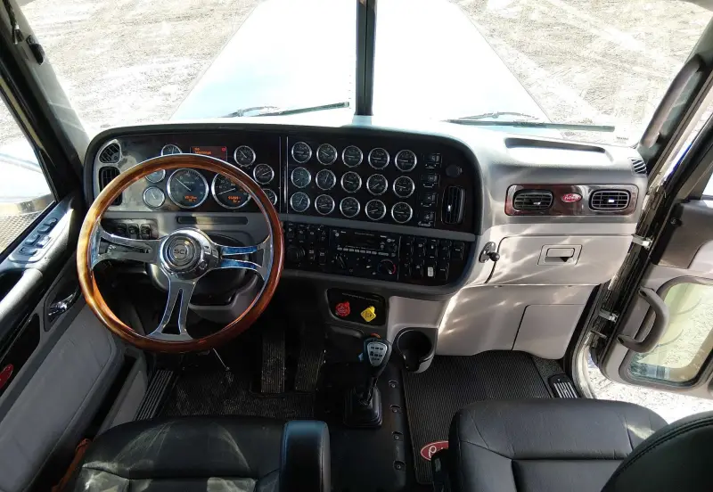 2022 Peterbilt 389 photo 86
