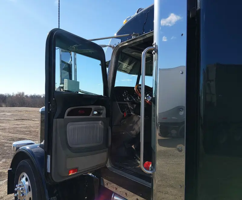 2022 Peterbilt 389 photo 49
