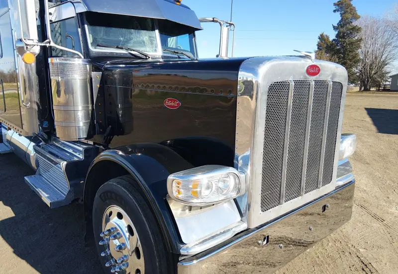 2022 Peterbilt 389 photo 17