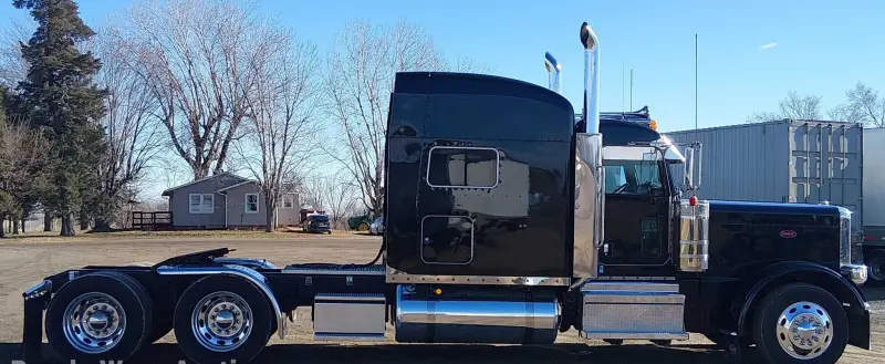 2022 Peterbilt 389 photo 4
