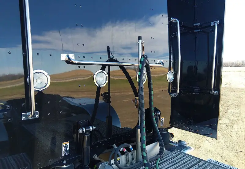 2022 Peterbilt 389 photo 30