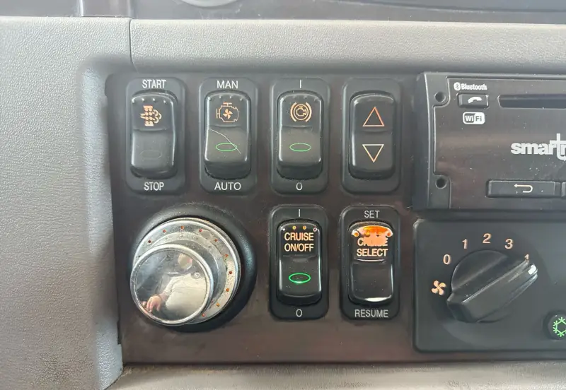 2020 Peterbilt 389 photo 35