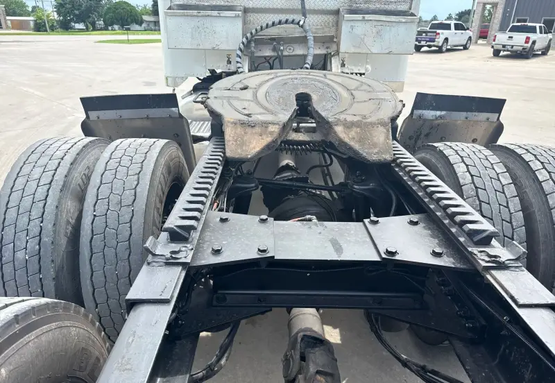 2020 Peterbilt 389 photo 14