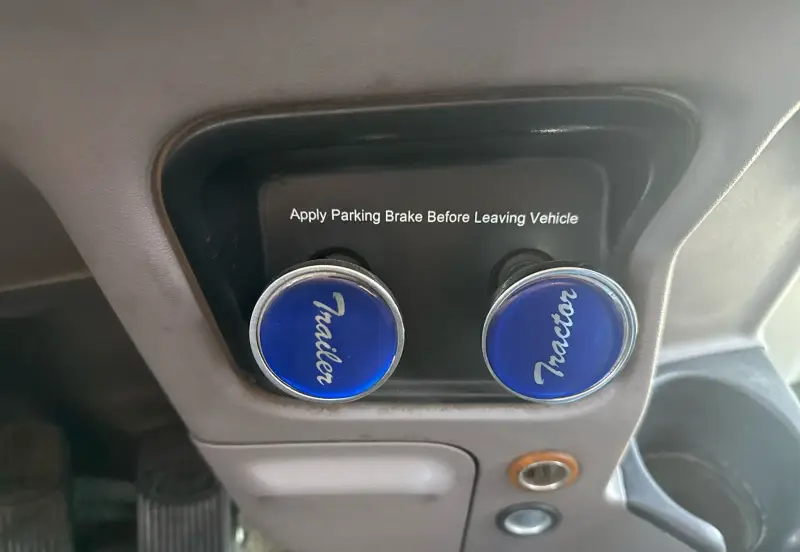 2020 Peterbilt 389 photo 38