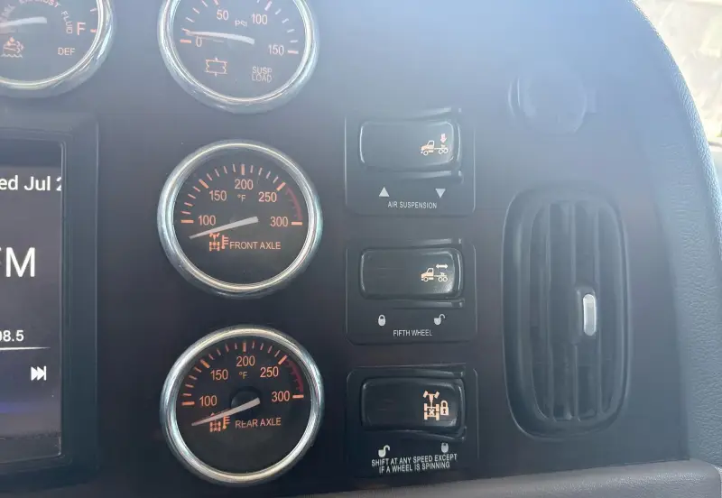2020 Peterbilt 389 photo 33