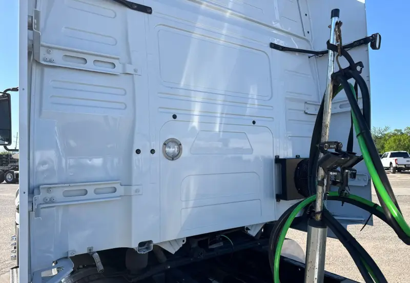 2021 Volvo VNL photo 34