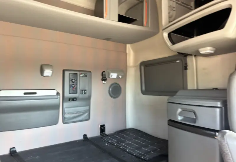 2021 Volvo VNL photo 67