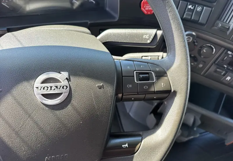 2021 Volvo VNL photo 46