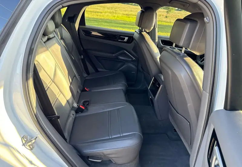 2021 Porsche Cayenne photo 48